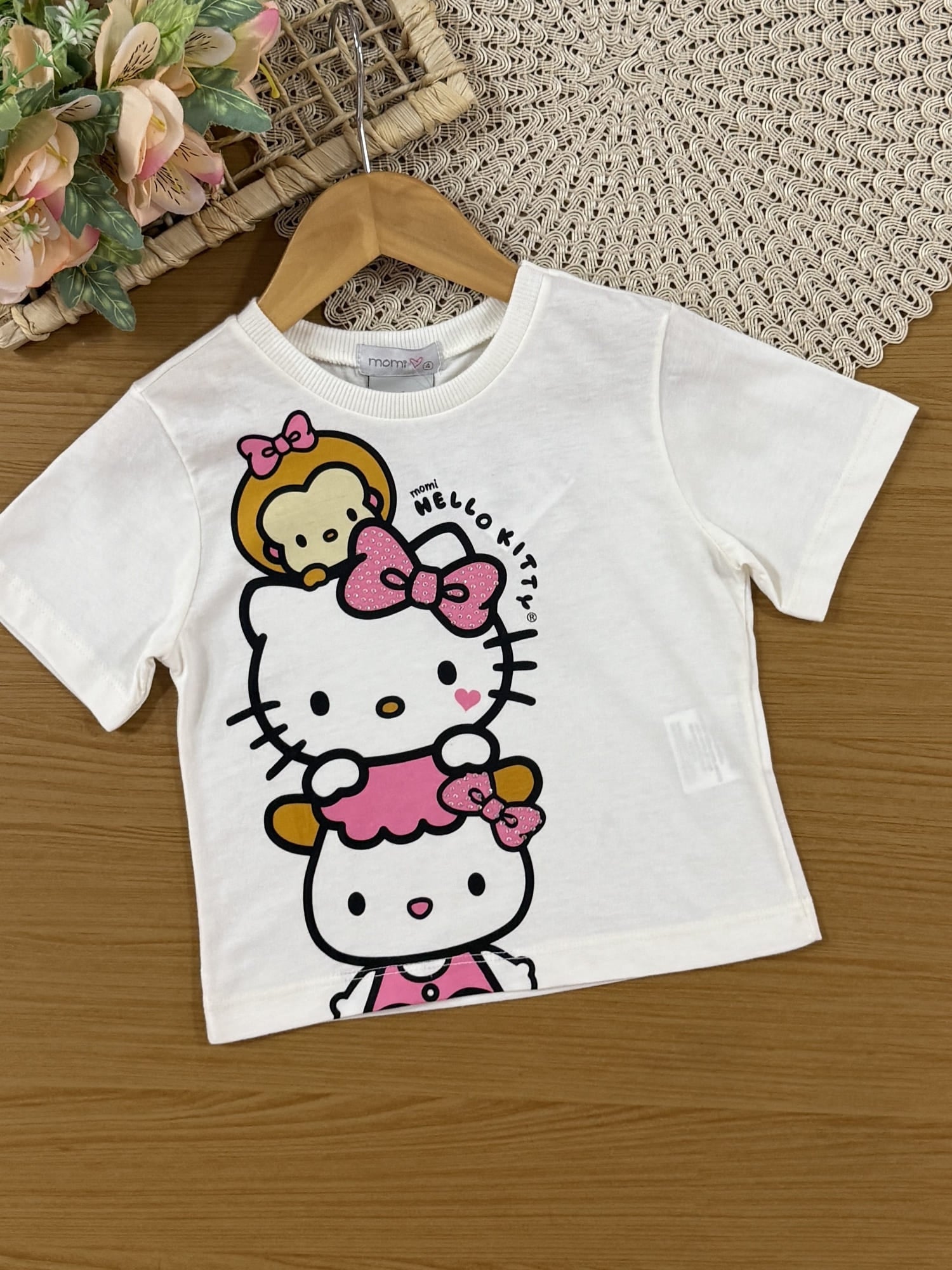 Conjunto Infantil Momi Verão com Saia Rosa em Tule e Blusa Branca Hello Kitty