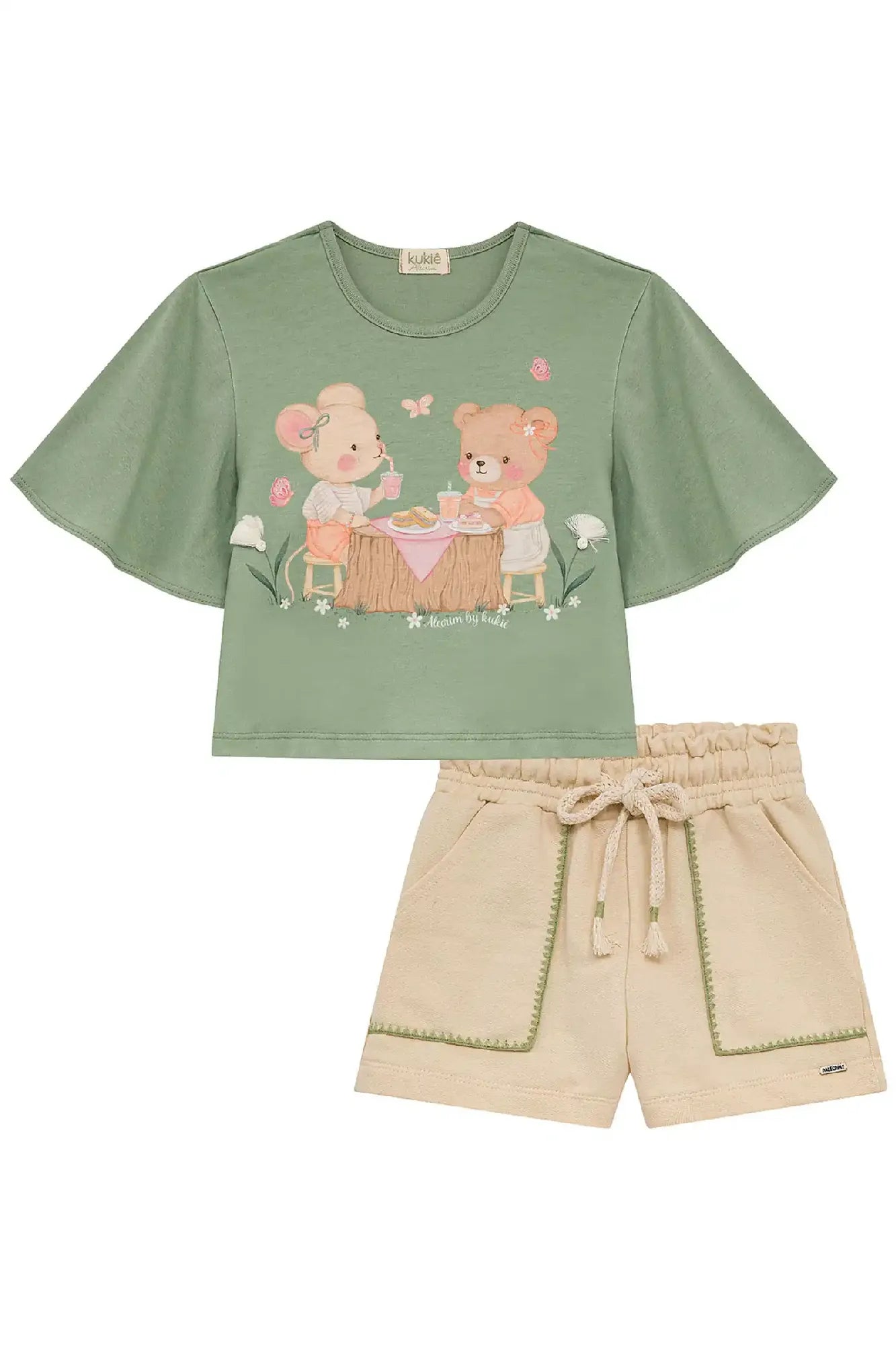 Conjunto Infantil Menina Kukiê com Shorts Bege e Blusa Boxy Verde Piquenique