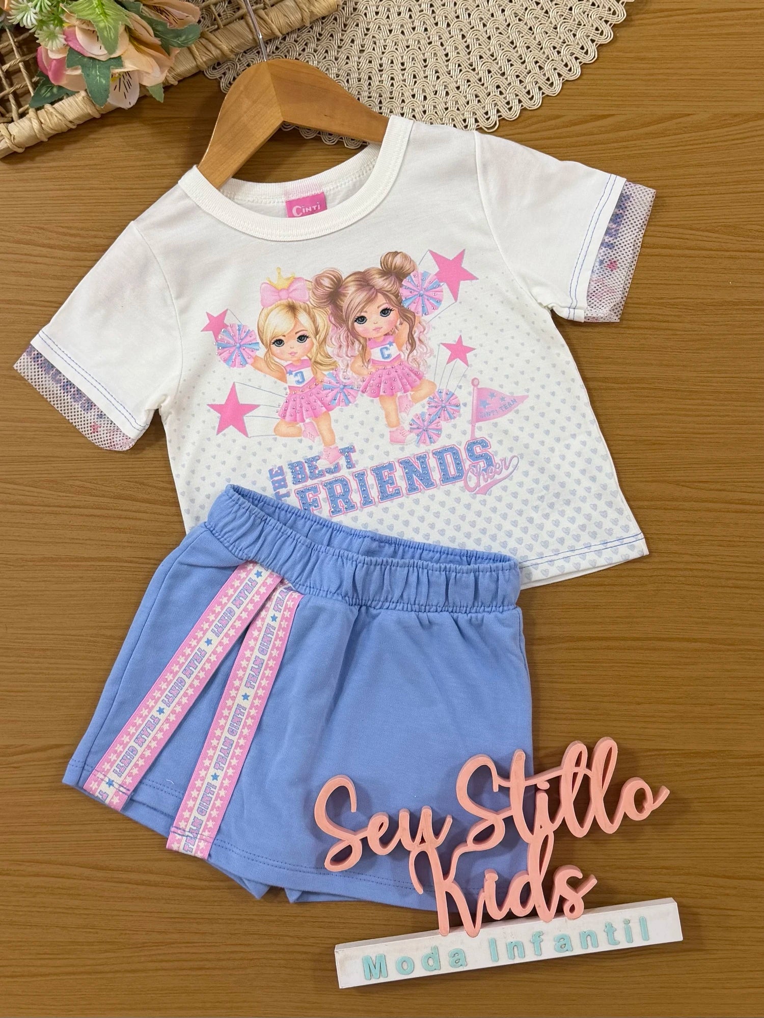 Conjunto Infantil Cinti Verão com Shorts Saia Azul e Blusa Lider de Torcida Best Friends