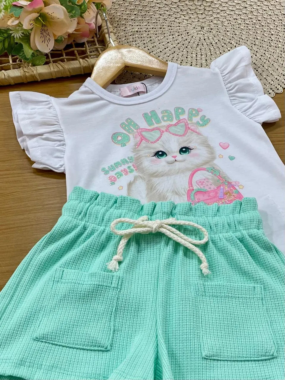 Conjunto Infantil Menina Kukiê com Shorts Verde e Blusa Gatinha Happy