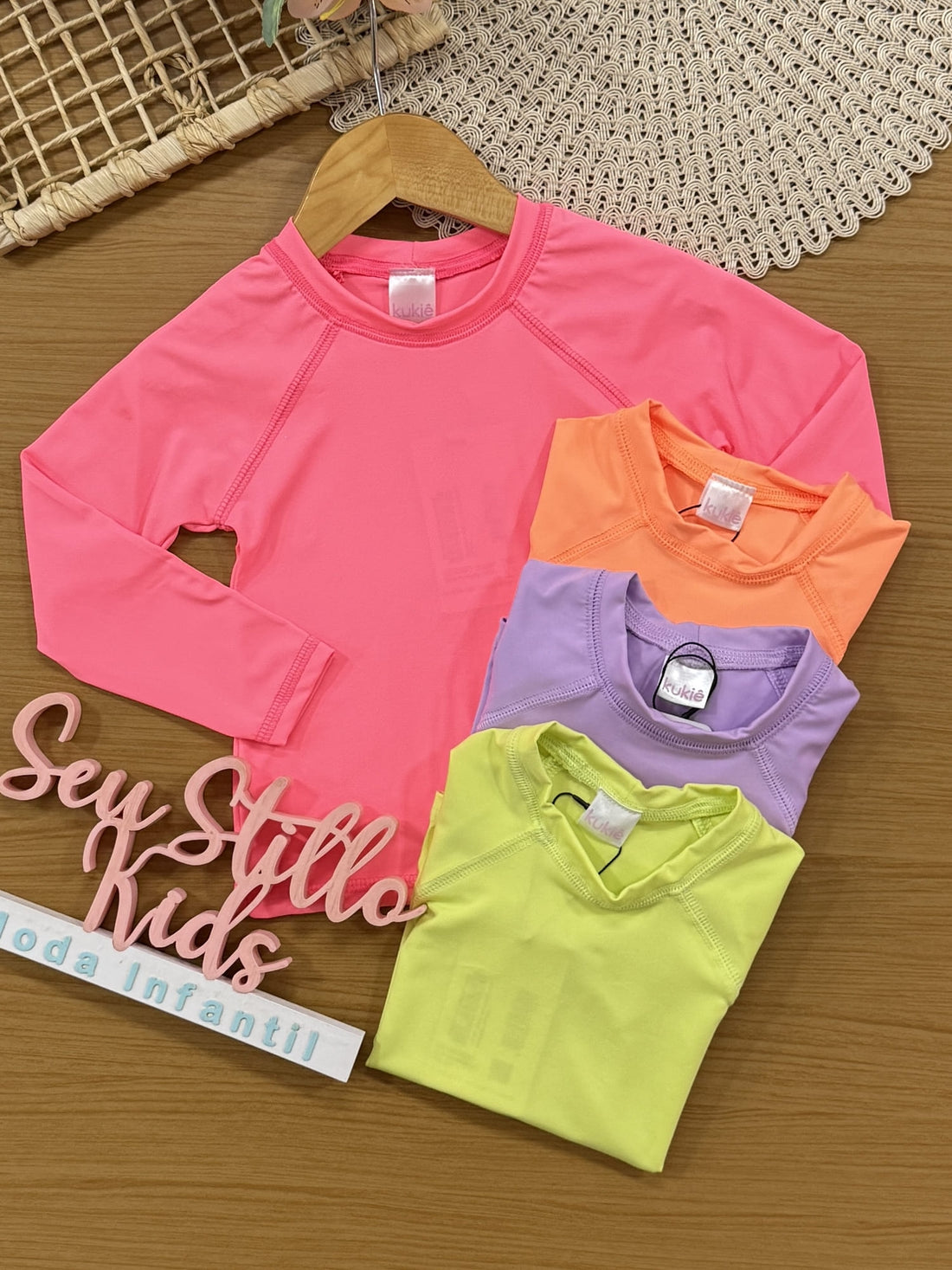 Blusa Infantil com Proteção Solar Kukiê Verão Rosa Neon