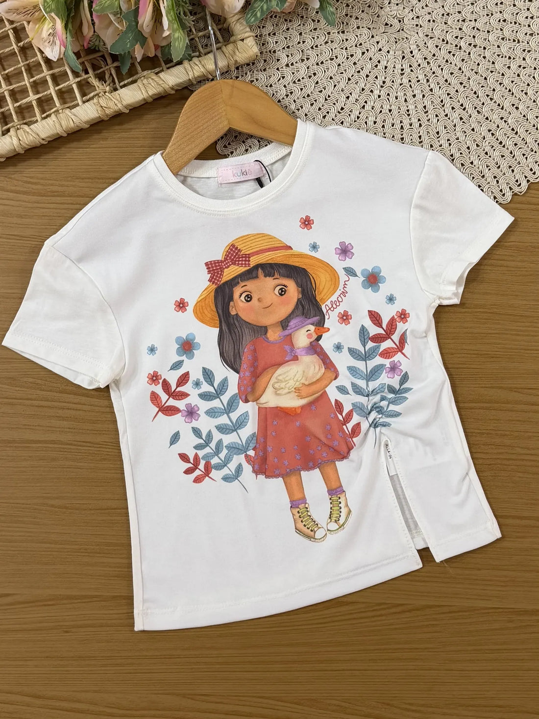Conjunto Infantil Kukiê com Shorts Ciclista e Blusa Branca Menina Camponesa