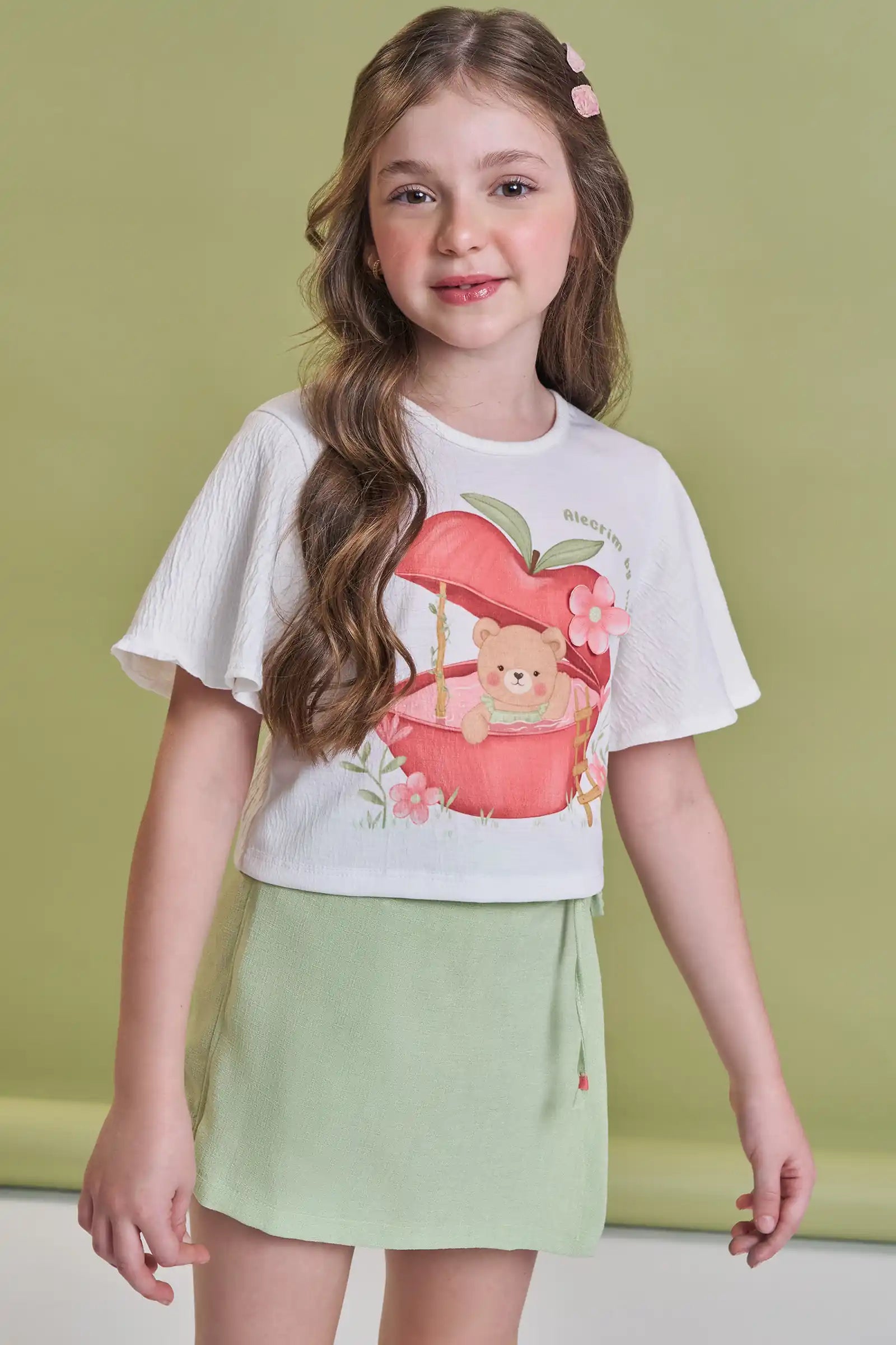 Conjunto Infantil Kukiê Inverno com Shorts Saia Verde e Blusa Maçãzinha