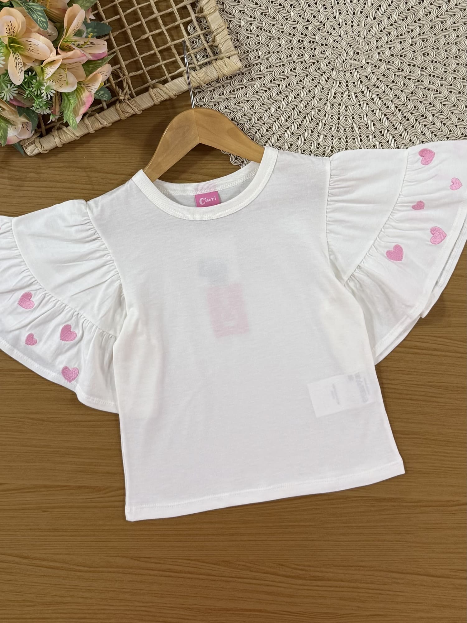 Salopete Infantil Cinti Verão Rosa com Blusa Branca Corações