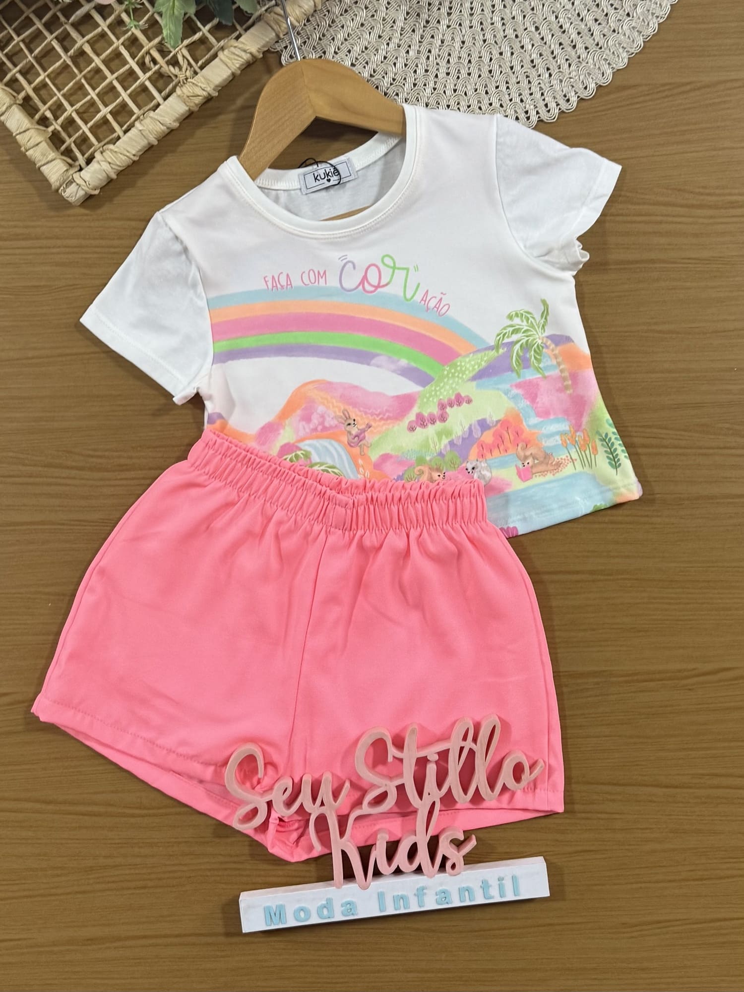 Conjunto Infantil Kukiê com Shorts Rosa e Blusa Manga Curta Animais na Floresta