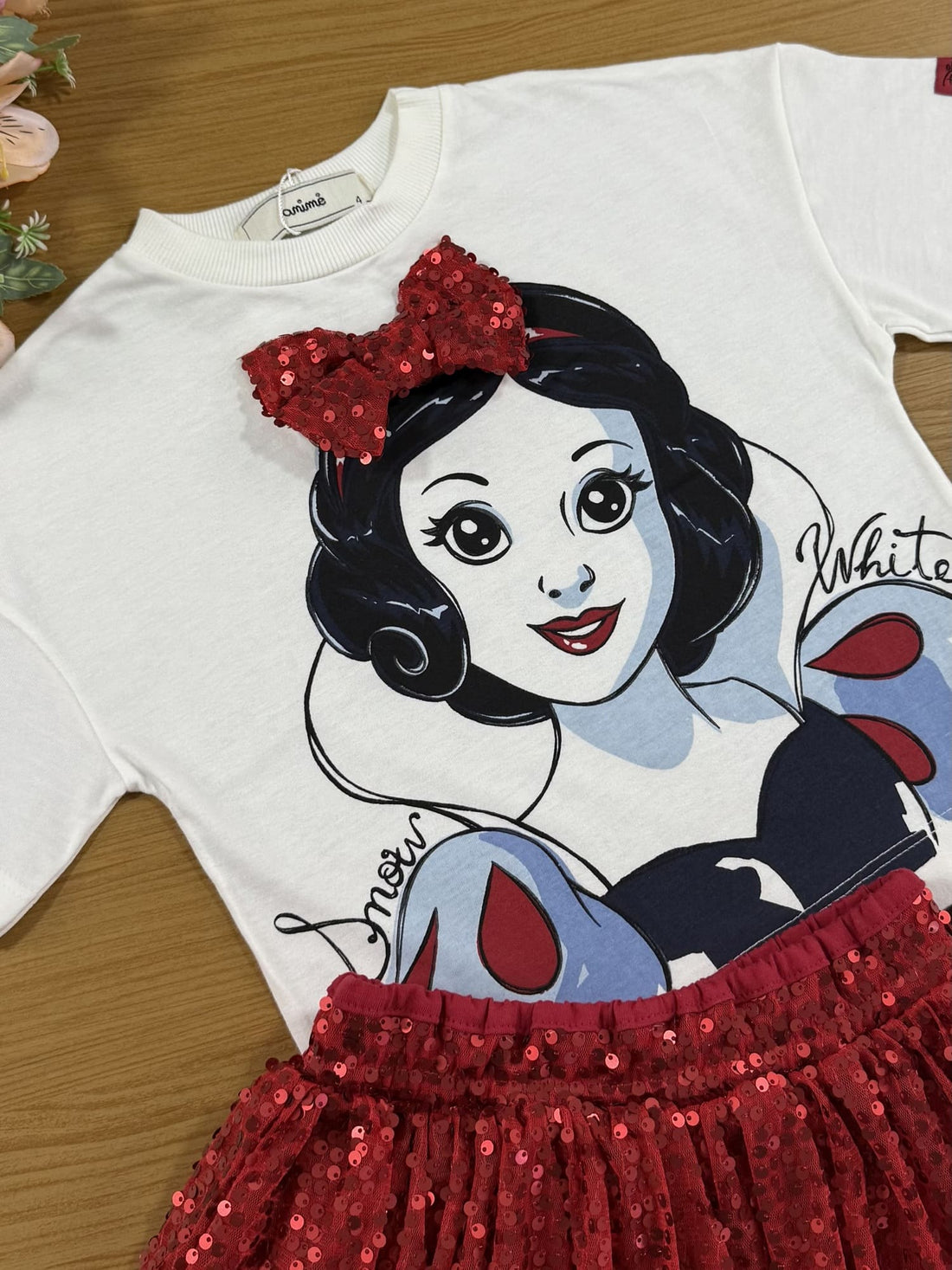 Conjunto Infantil Animê Saia Paetê Vermelho e Blusa Manga Curta Branca de Neve Disney