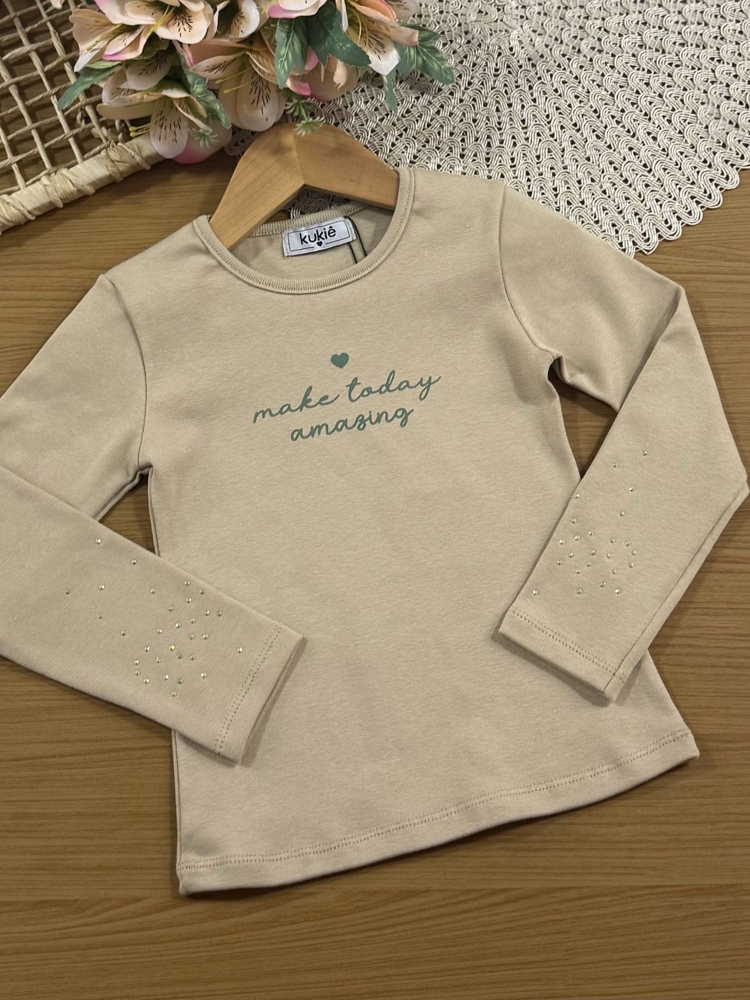 Conjunto Infantil Kukiê Inverno com Shorts Verde e Blusa Manga Longa Bege Amazing