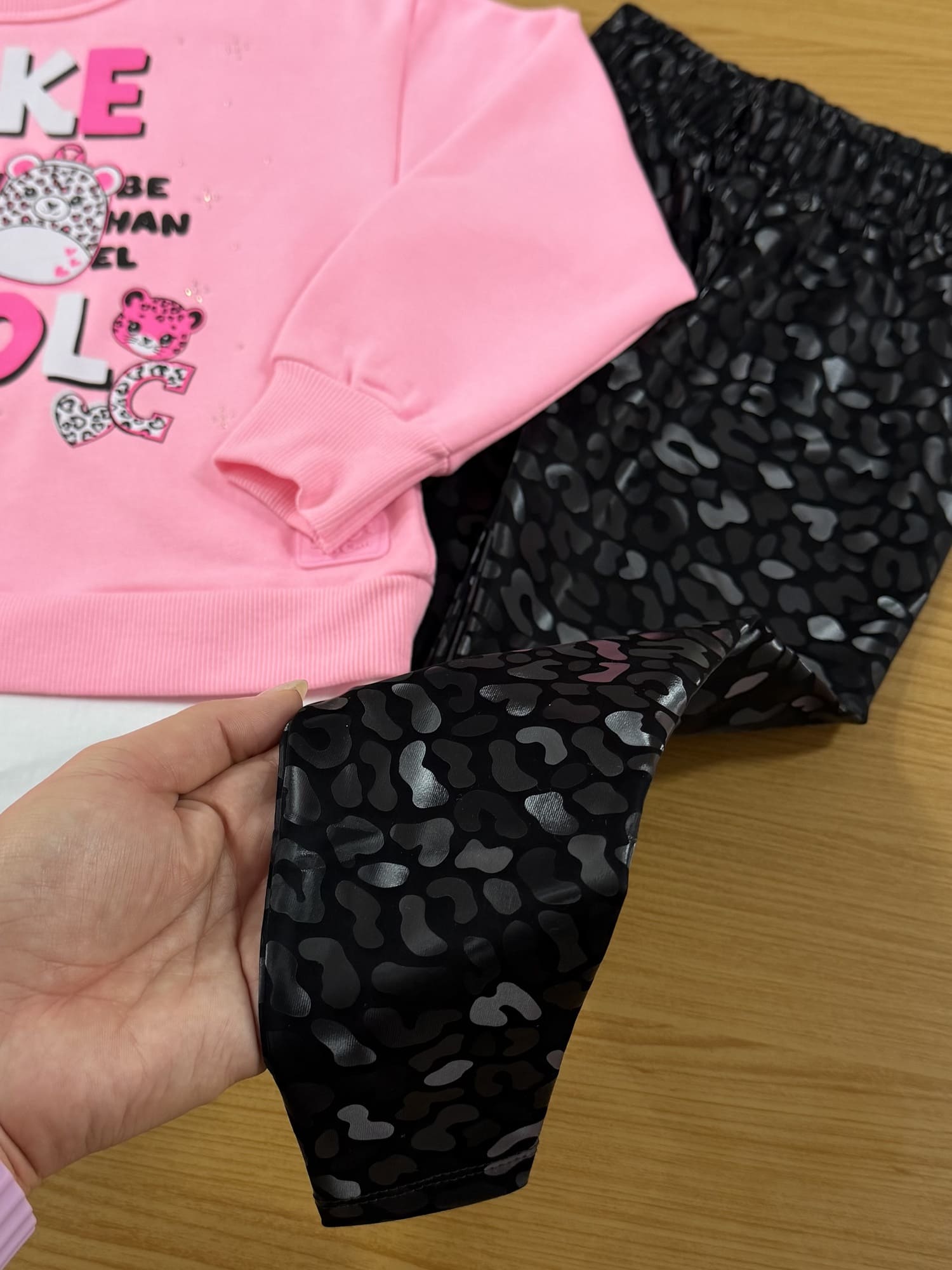 Conjunto Infantil Cinti Inverno com Calça Legging Preta e Moletom Rosa Make It Cool