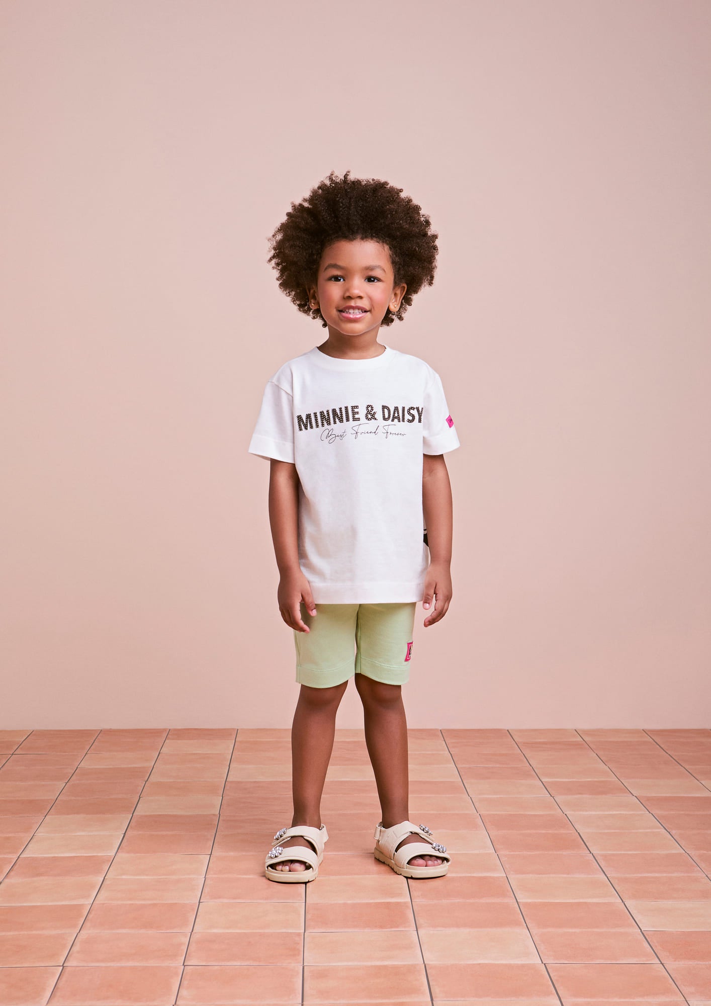 Conjunto Infantil Animê com Shorts Ciclista Verde e Blusa Branca Minnie e Daisy