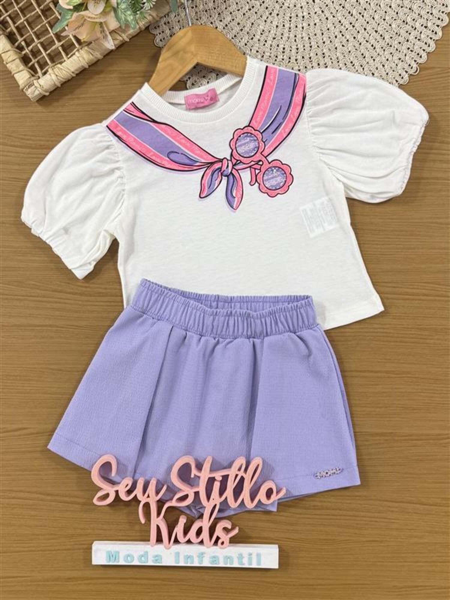 Conjunto Infantil Momi Verão com Shorts Saia Lilás e Blusa Branca Laço