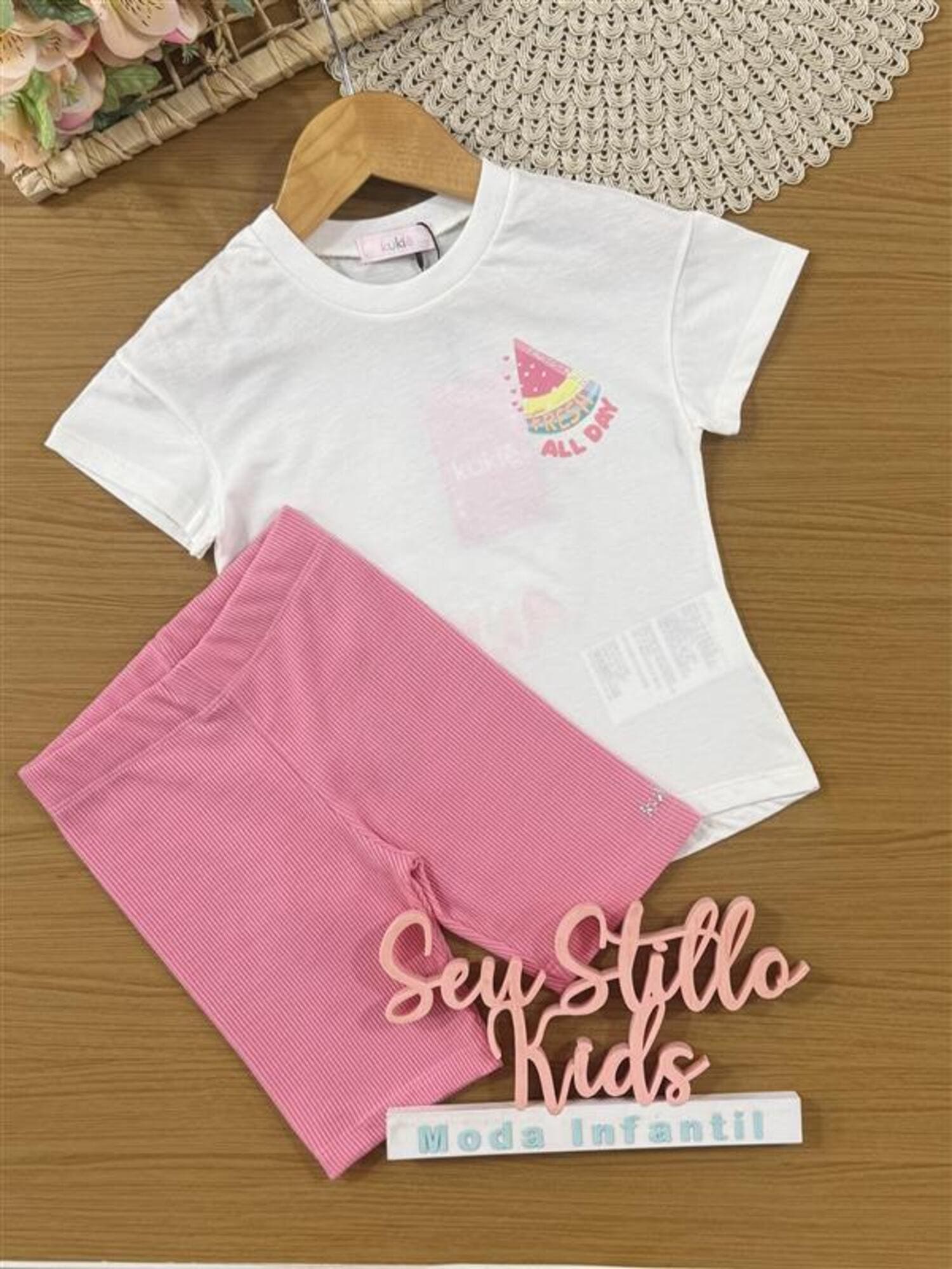 Conjunto Infantil Kukiê Verão com Shorts Ciclista Rosa e Blusa Branca Fresh