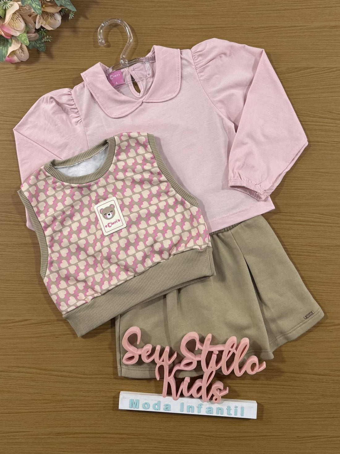 Conjunto Infantil Cinti Inverno Shorts Saia e Blusa Manga Longa com Colete Corações