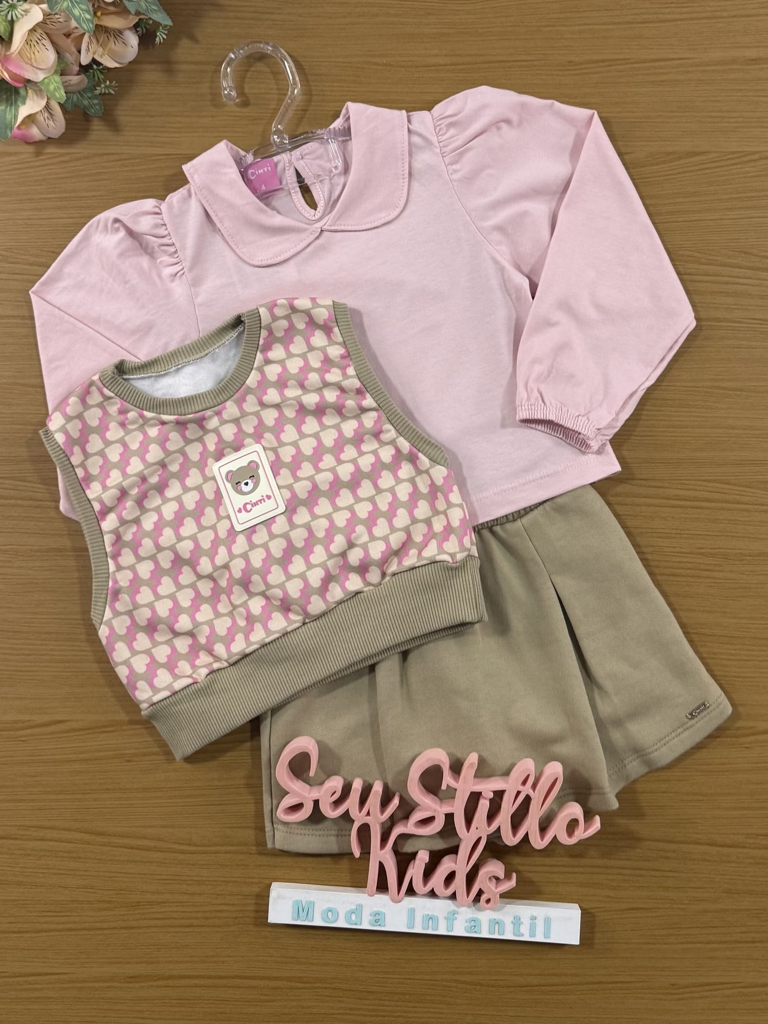Conjunto Infantil Cinti Inverno Shorts Saia e Blusa Manga Longa com Colete Corações