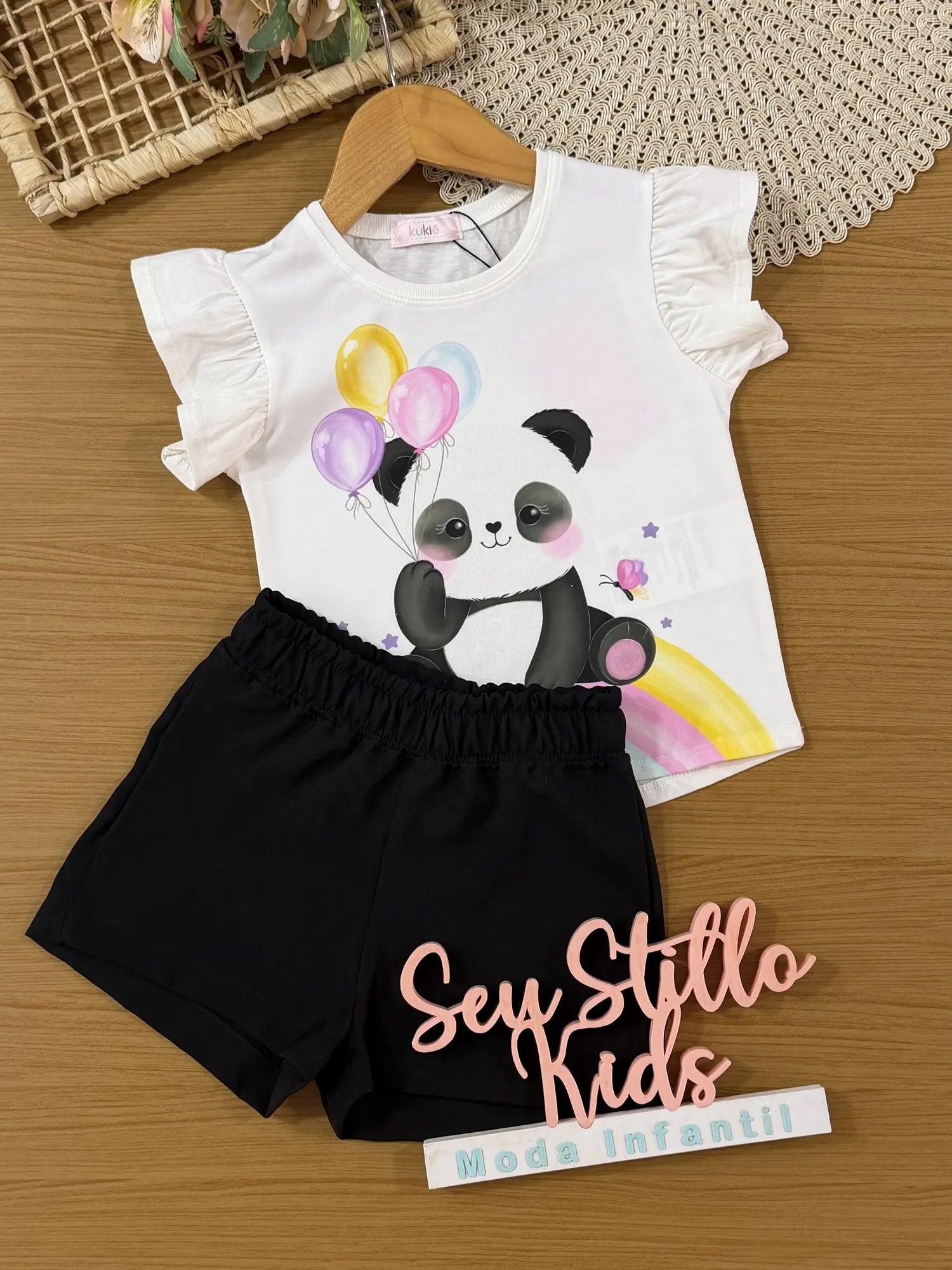 Conjunto Infantil Kukiê com Shorts Preto e Blusa Branca Pandinha