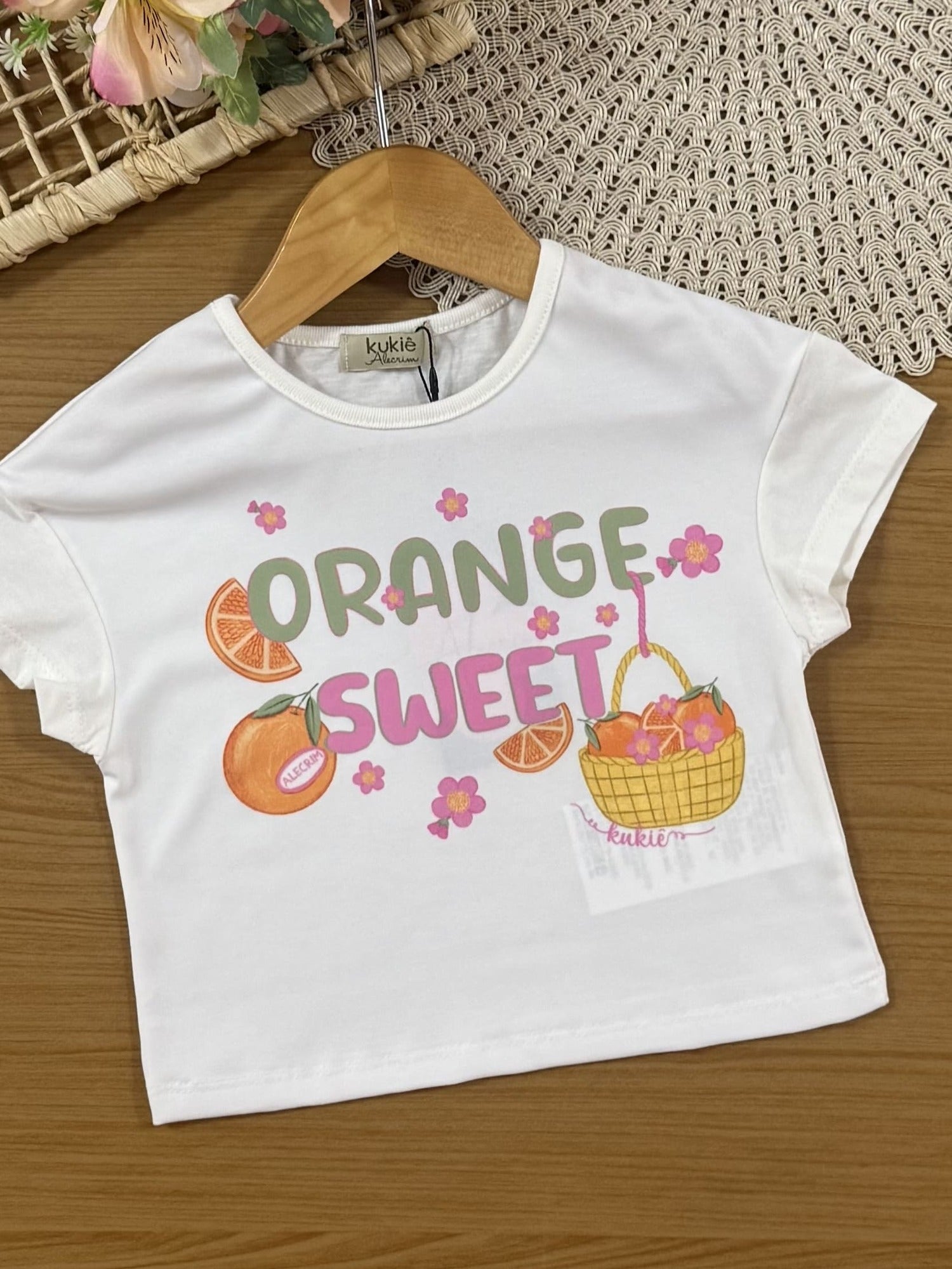 Conjunto Infantil Kukiê Verão com Short Saia com bolsinha e Blusa Branca Laranjinha