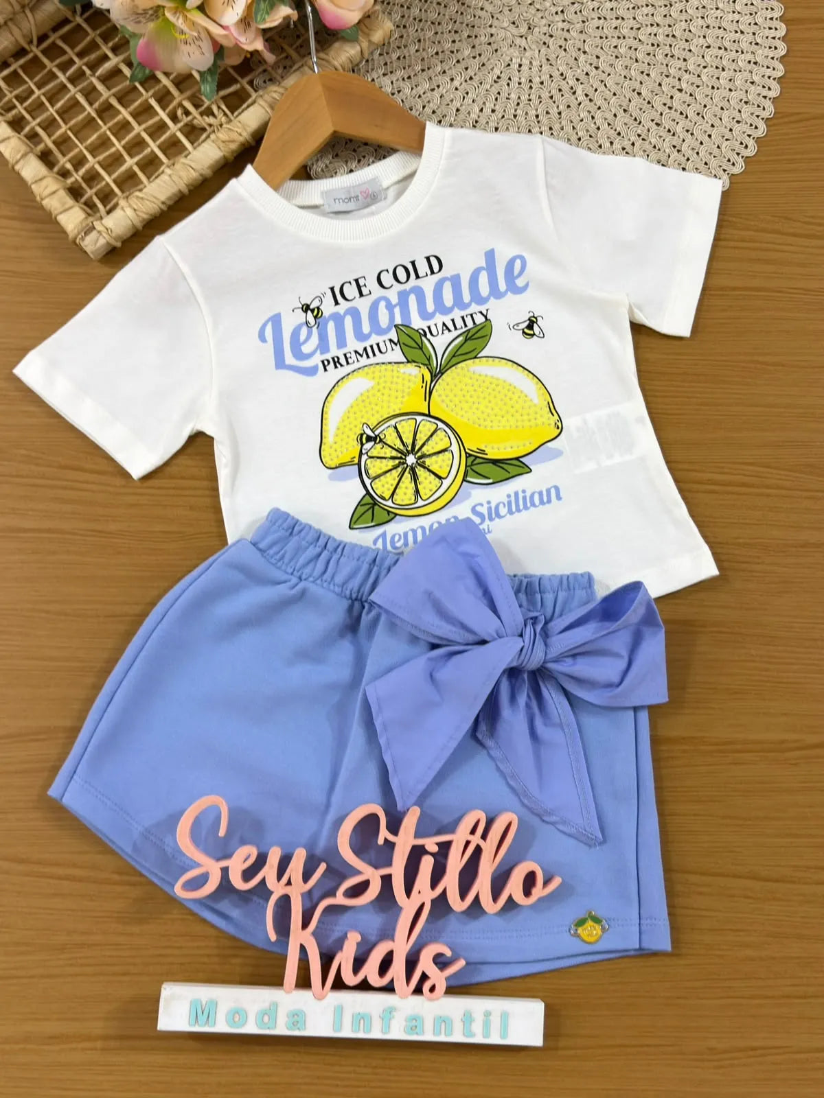 Conjunto Infantil Menina Momi Shorts Saia Azul e Blusa Limãozinho Strass