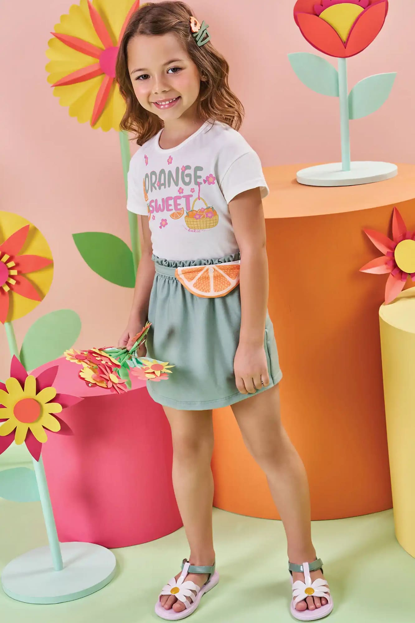 Conjunto Infantil Kukiê Verão com Short Saia com bolsinha e Blusa Branca Laranjinha