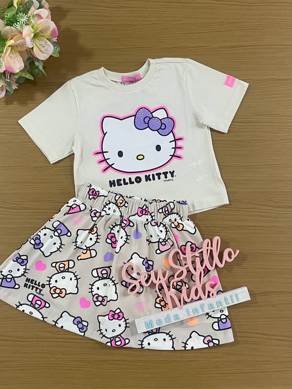 Conjunto Infantil Momi Verão Saia e Blusa Bege Hello Kitty