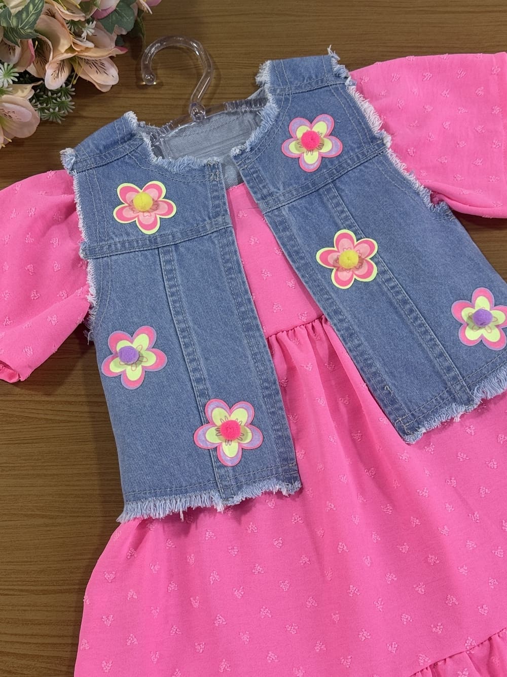 Vestido Infantil Kukie Verão Rosa Com Colete Jeans Flor