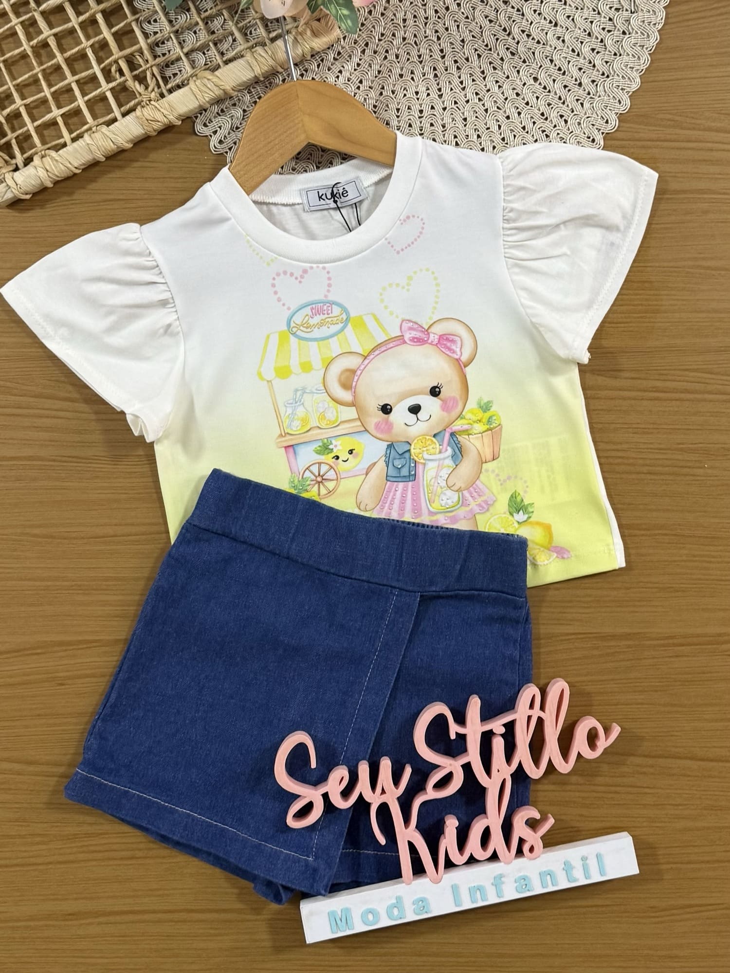 Conjunto Infantil Kukiê com Shorts Saia Jeans e Blusa Manga Curta Ursinha