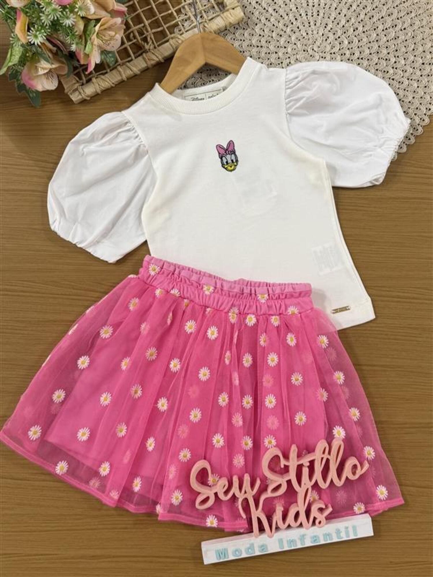 Conjunto Infantil Animê Verão com Saia em Tule Rosa e Blusa Branca Margarida Disney
