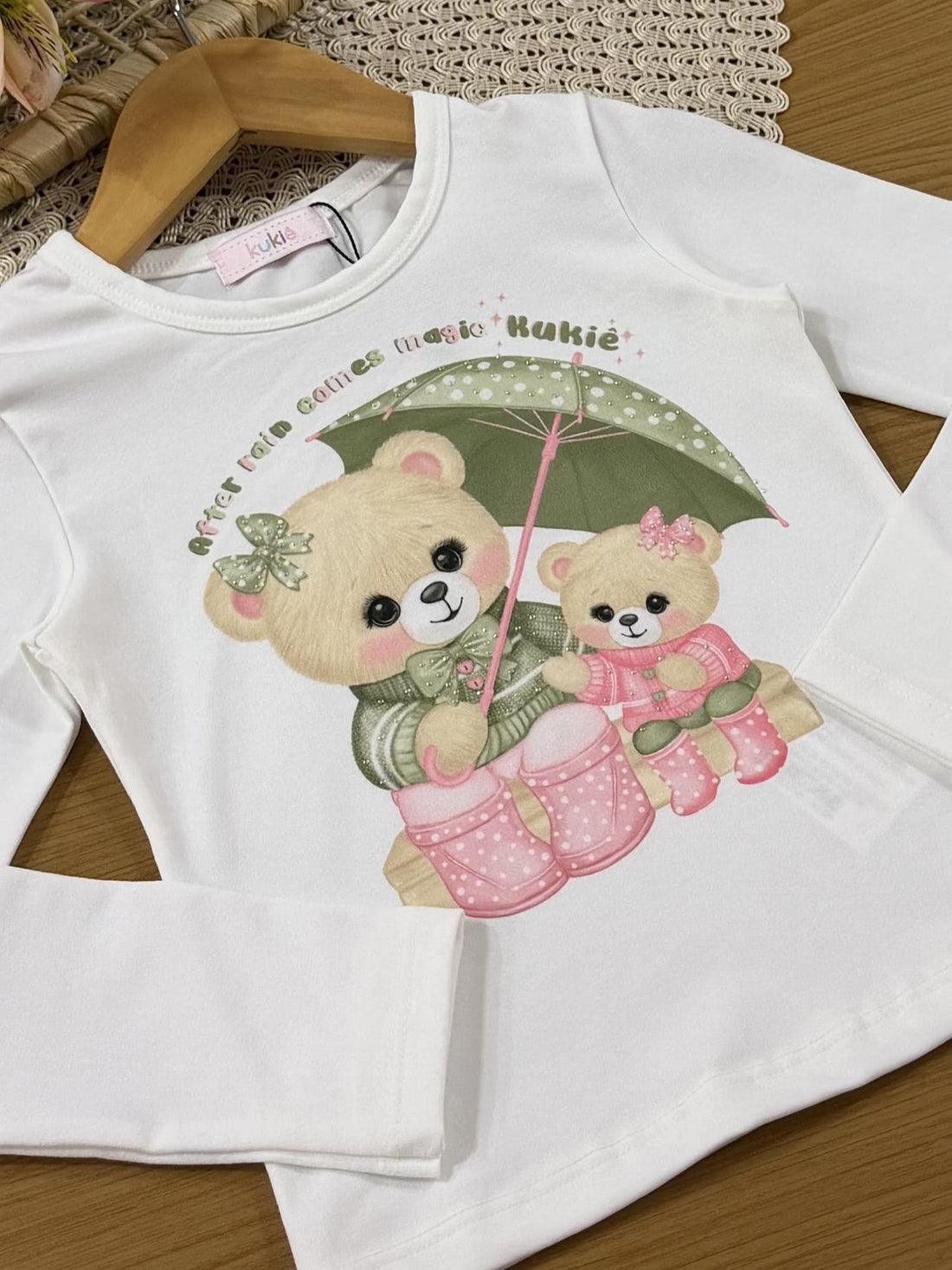 Conjunto Infantil Kukiê Inverno com Shorts Verde e Blusa Manga Longa Ursinhas na Chuva