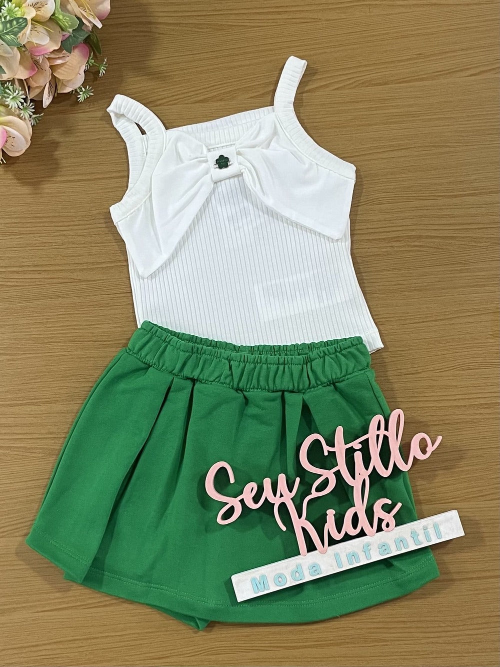 Conjunto Infantil Momi Verão Shorts Saia Verde e Blusa Canelada