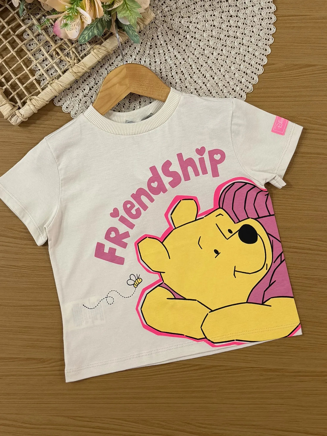 Conjunto Infantil Bimbi Inverno com Shorts Rosa e Blusa Bege Manga Curta Ursinho Pooh Friends