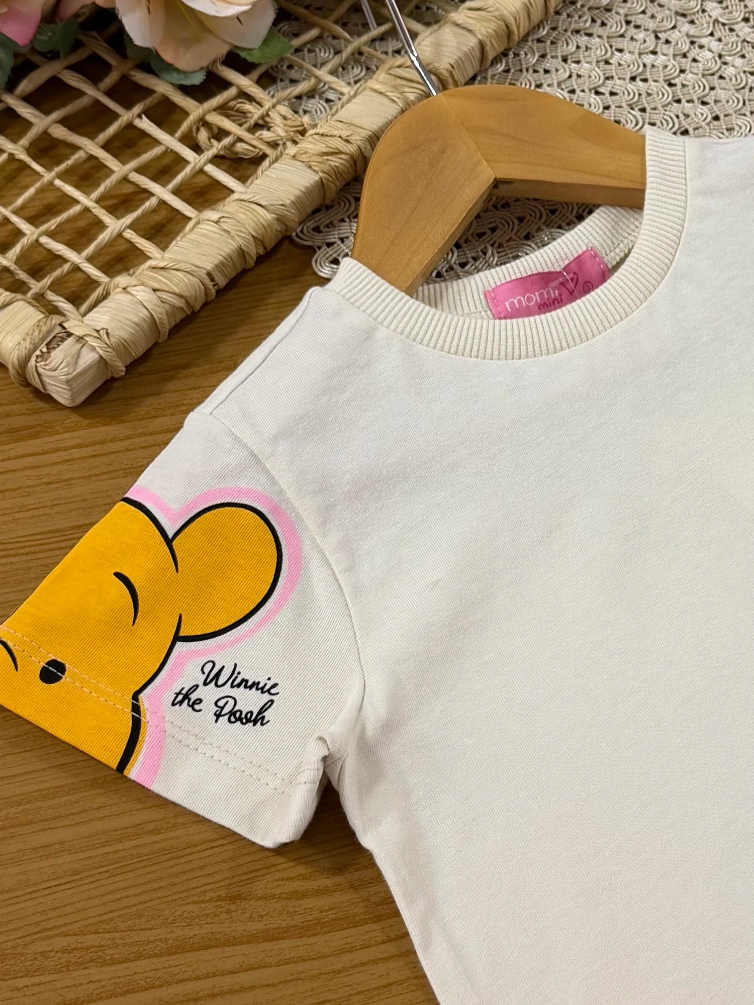 Blusa Infantil Momi Inveno Manga Curta Bege Ursinho Pooh Disney
