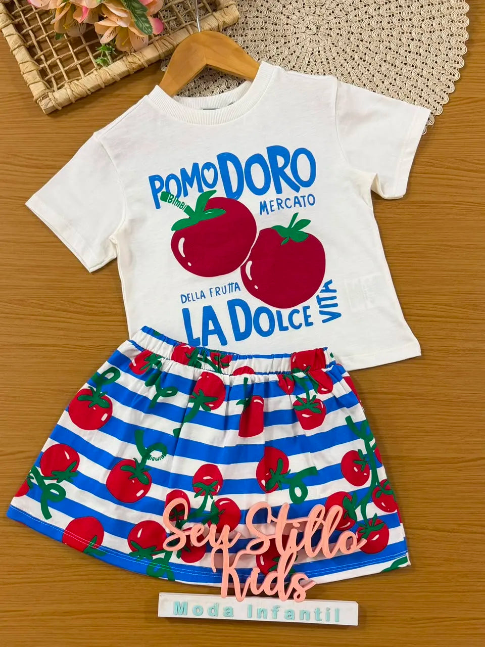 Conjunto Infantil Menina Bimbi com Saia Listrada Azul e Blusa Branca Tomatinhos