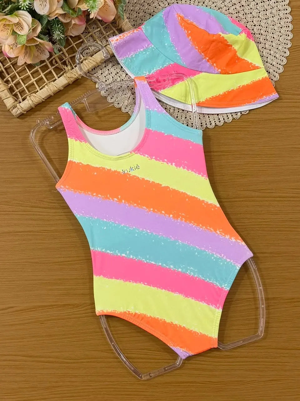 Maiô Infantil Menina Kukiê Colorido Hello Sun com Bucket