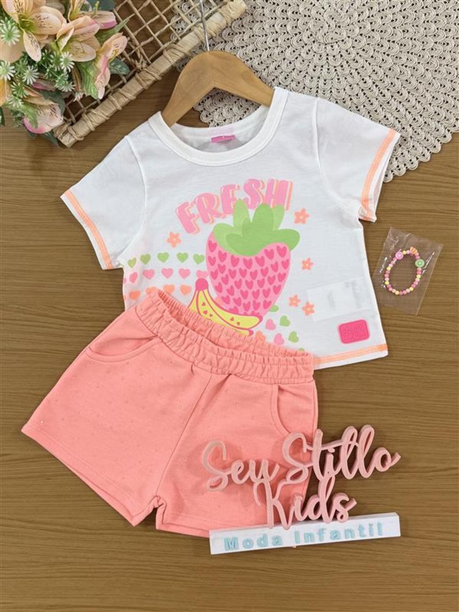 Conjunto Infantil Cinti Verão, Shorts Laranja e Blusa Branca Frutinhas com Pulseira