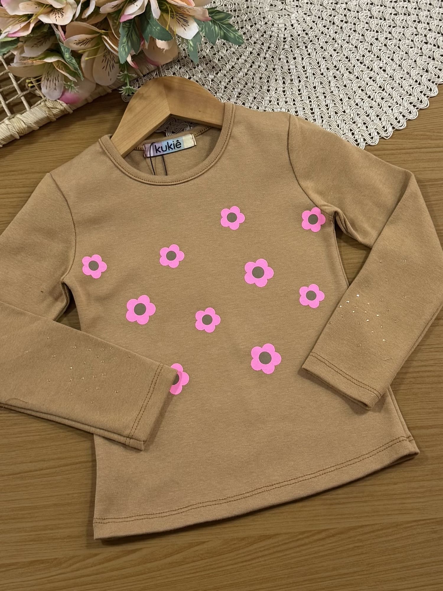 Conjunto Infantil Kukiê Inverno com Shorts Verde e Blusa Manga Longa Marrom Floral