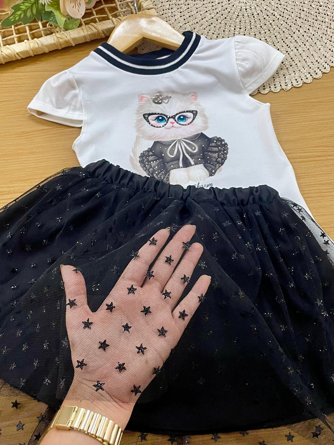 Conjunto Infantil Menina Kukiê com Saia em Tule Preta Estrelinha e Blusa Gatinha Strass
