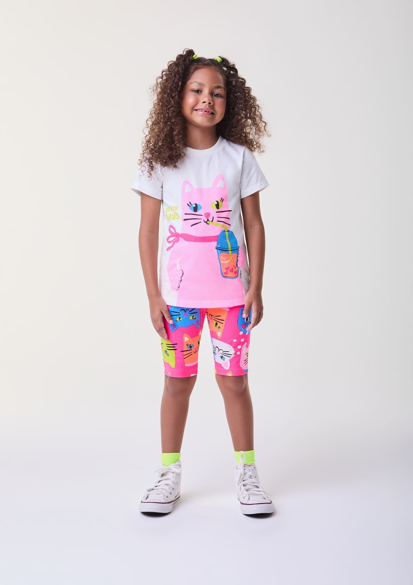 Conjunto Infantil Bimbi Verão com Shorts Ciclista Rosa e Blusa Branca Gatinha