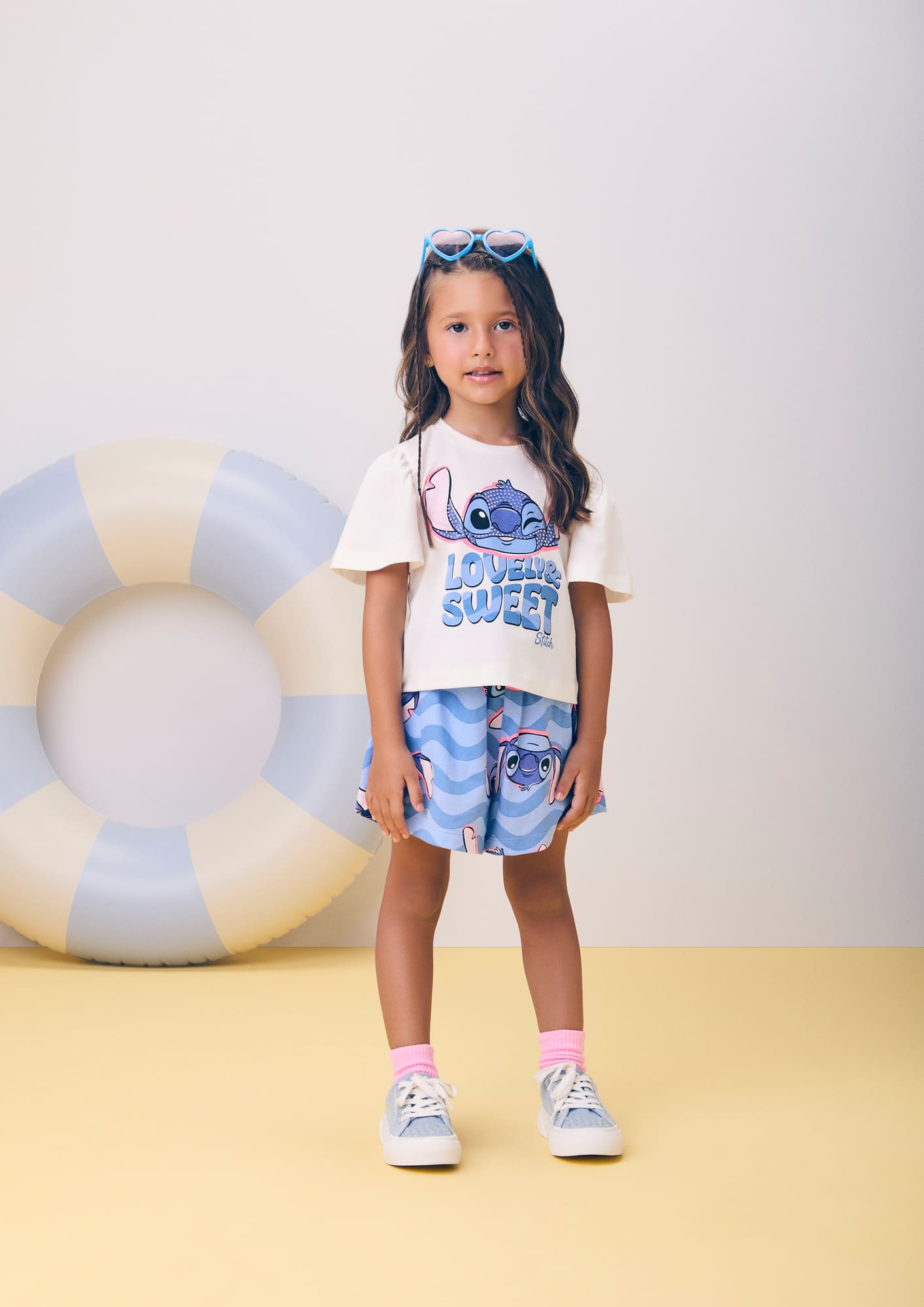 Conjunto Infantil Momi Verão com Shorst Azul e Blusa Branca Lovely Stitch
