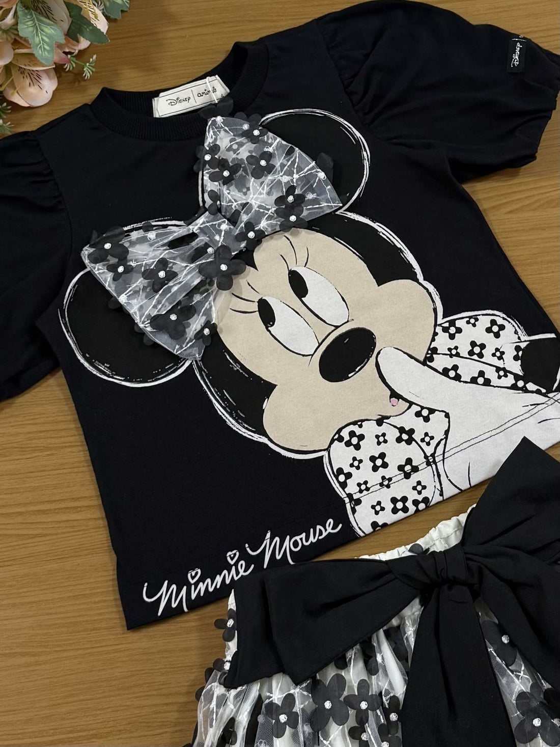 Conjunto Infantil Animê com Saia em Tule e Blusa Preta Minnie com Laço Disney