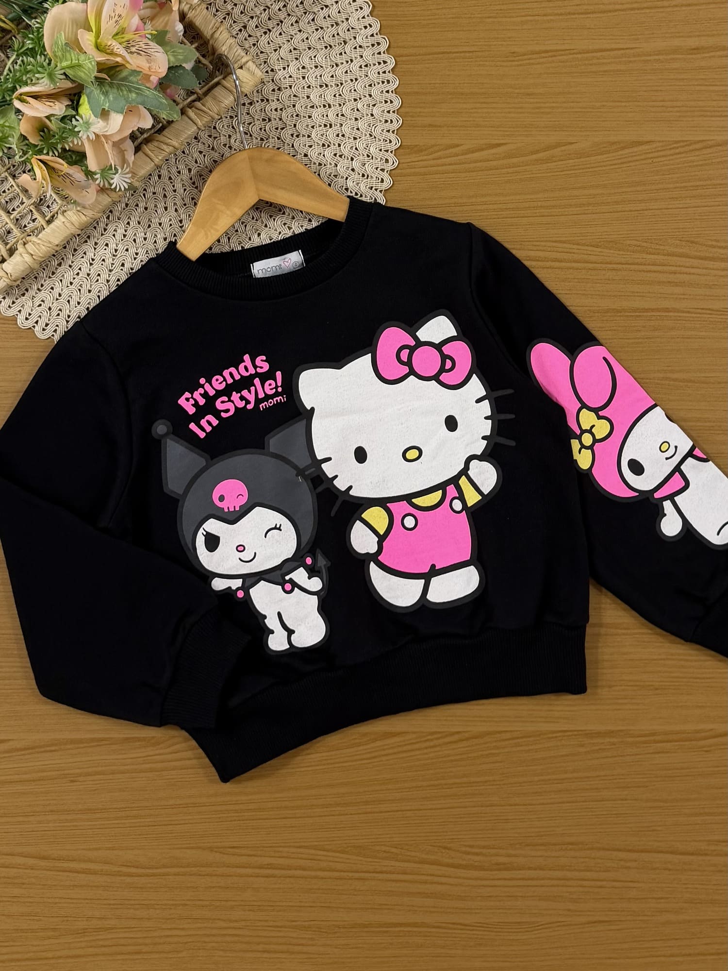 Conjunto Infantil Momi Inverno com Calça e Moletom Sem Flanela Preto Hello Kitty Friends