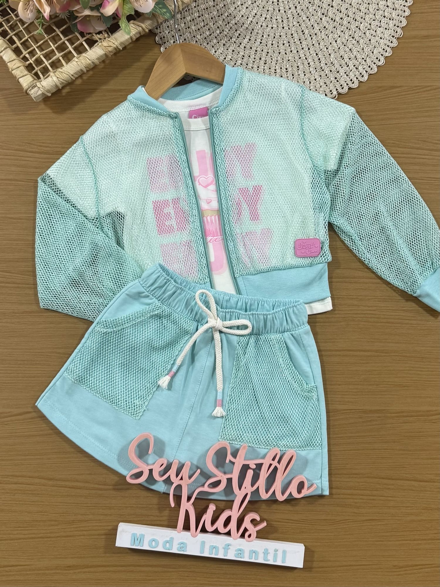 Conjunto Infantil Cinti Verão com Short-Saia, Blusa e Sobreposição em Tela Azul Enjoy