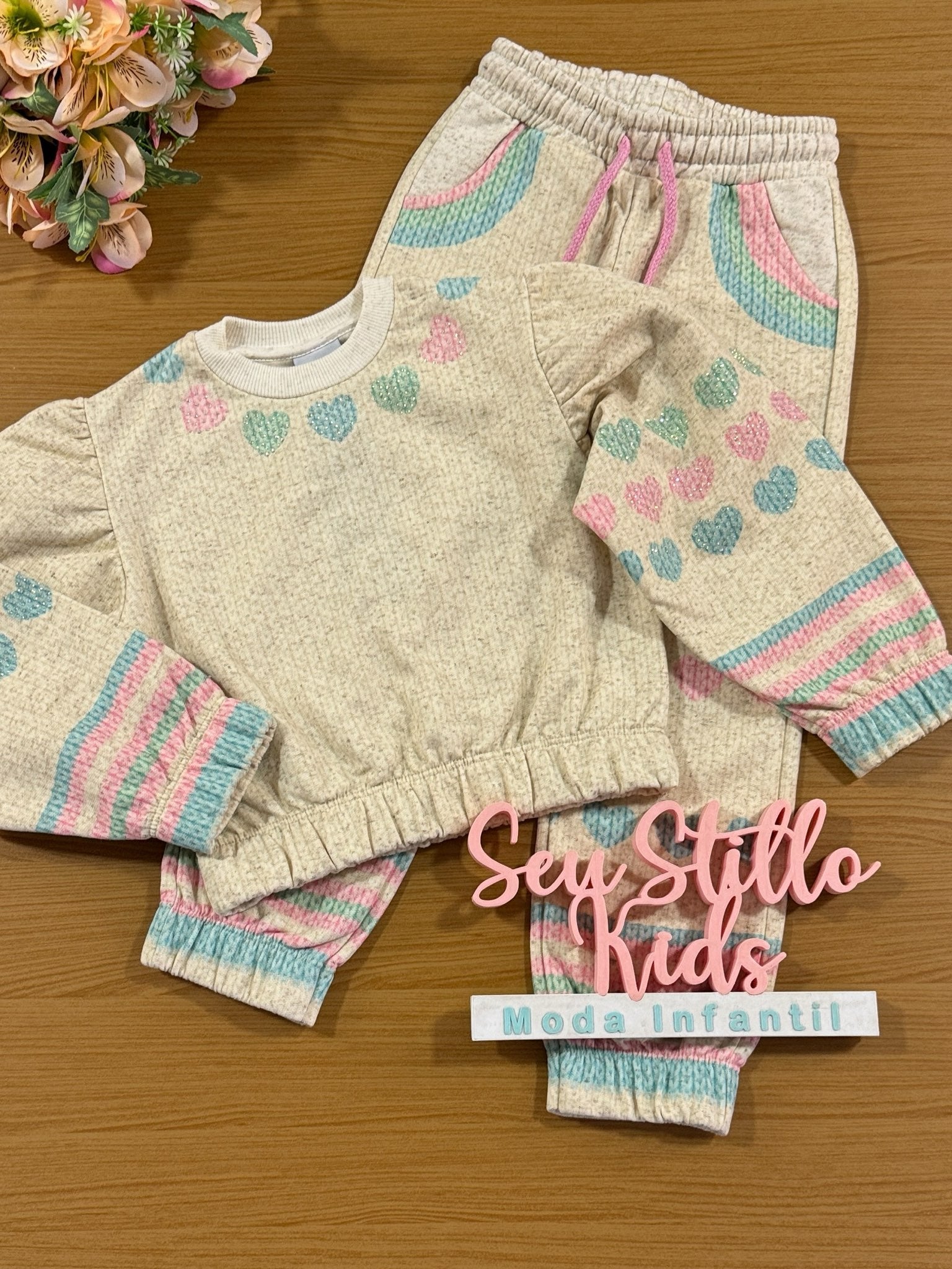 Conjunto Infantil Catavento Inverno Calça e Moletom Flanelado Corações Bege