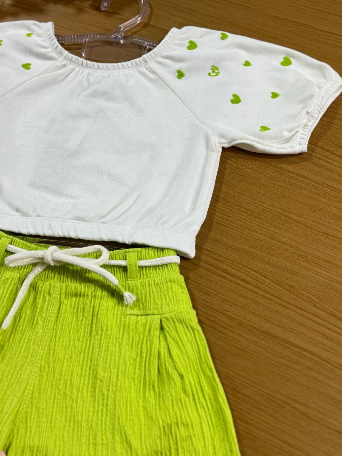Conjunto Infantil Catavento Verão Shorts Verde e Blusa Coração
