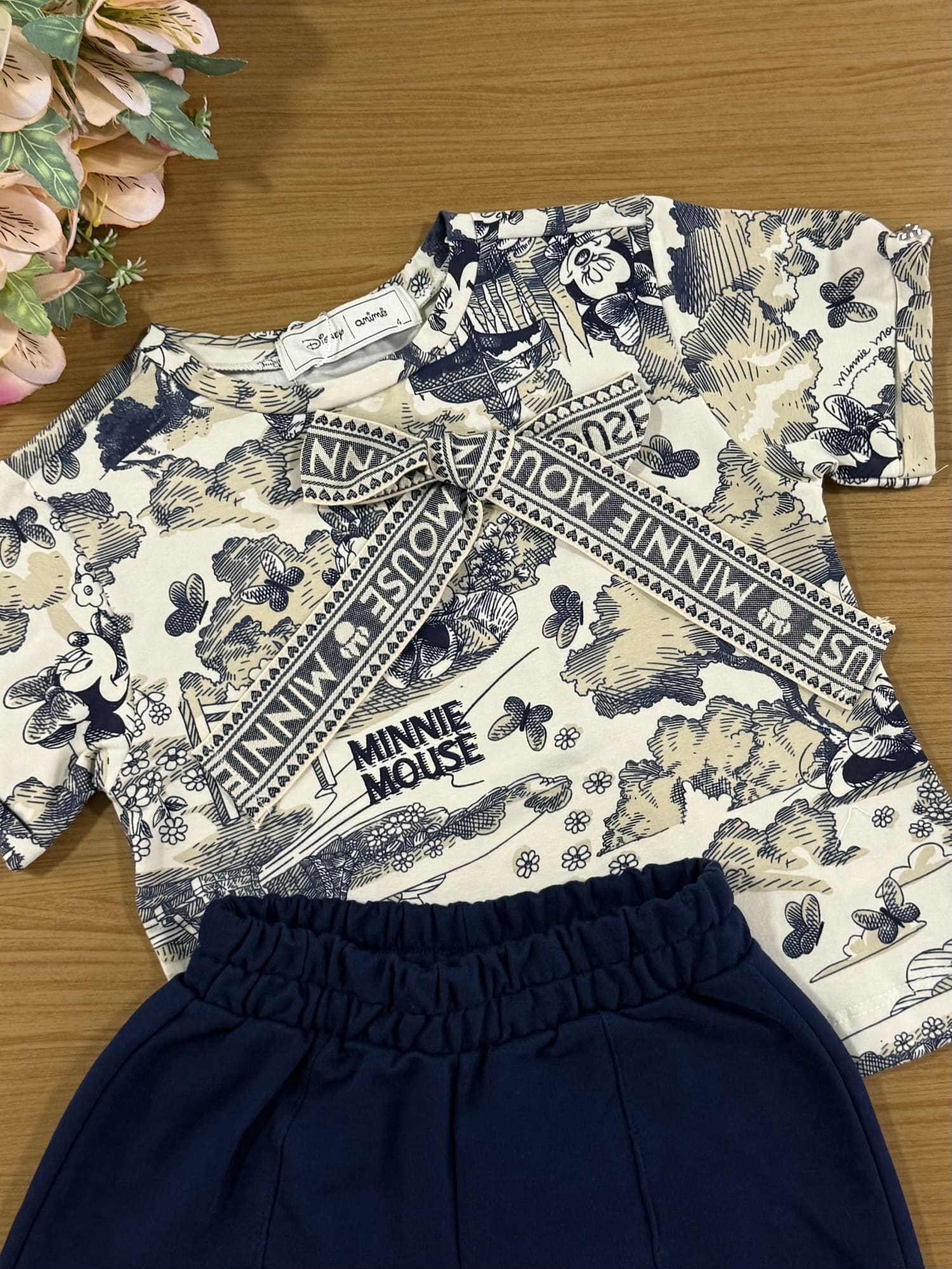 Conjunto Infantil Animê Inverno com Short e Blusa Manga Curta Minnie Disney