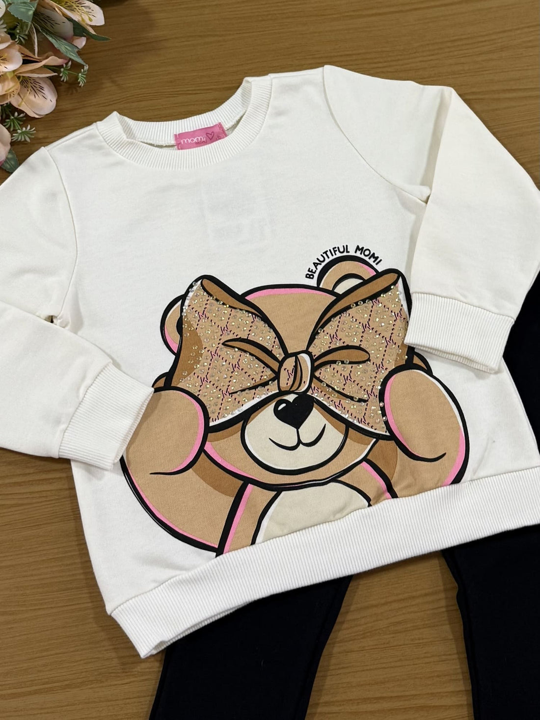 Conjunto Infantil Momi Inverno com Calça Preta e Casaco Branco Ursinho com Laço