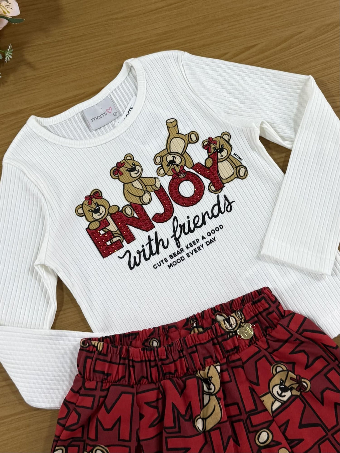 Conjunto infantil Momi Inverno Shorts Saia Vermelho Blusa Manga Longa Urso Enjoy