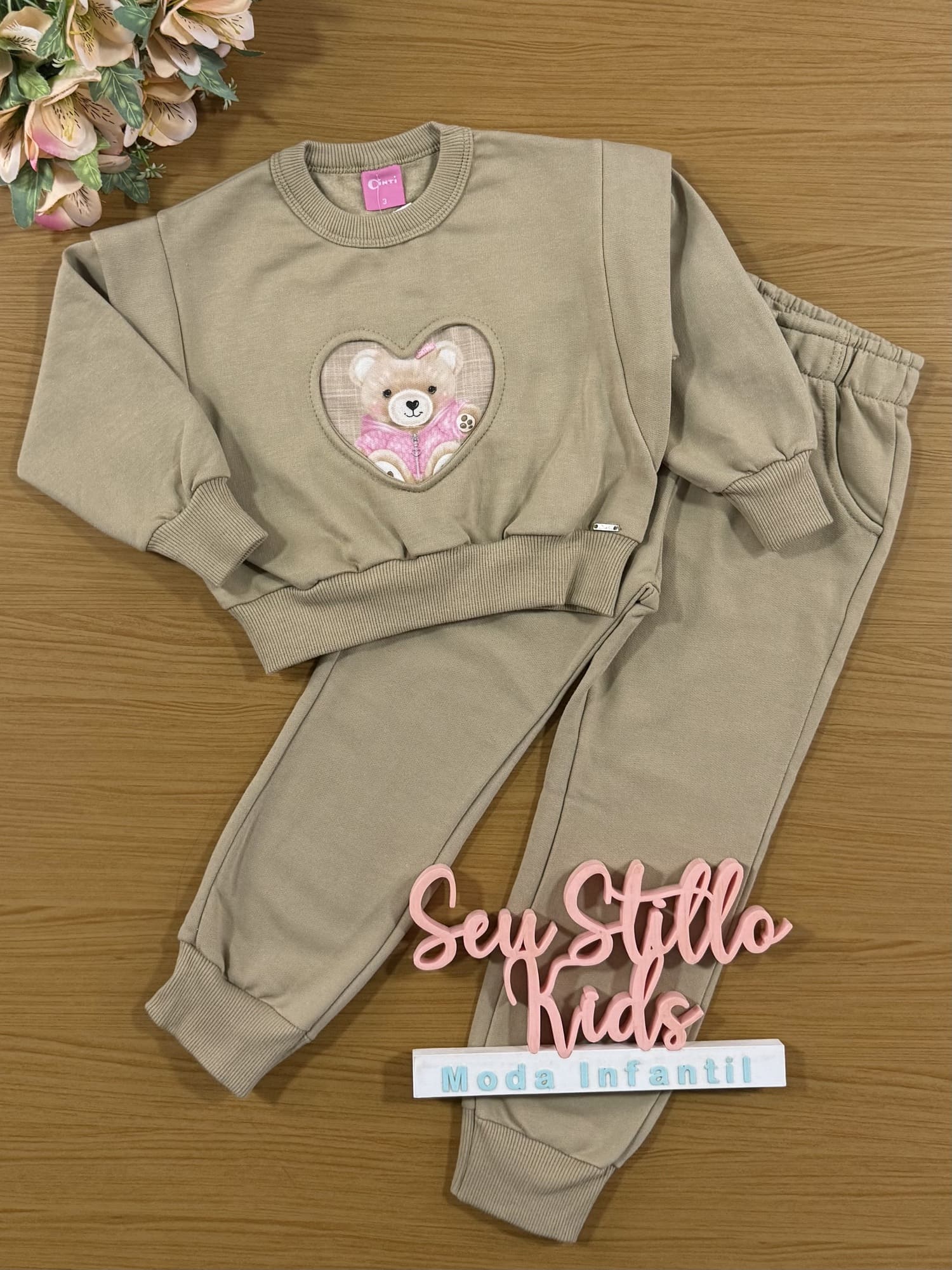 Conjunto Infantil Cinti Inverno Calça e Moletom Flanelado Bege Ursinho Coração