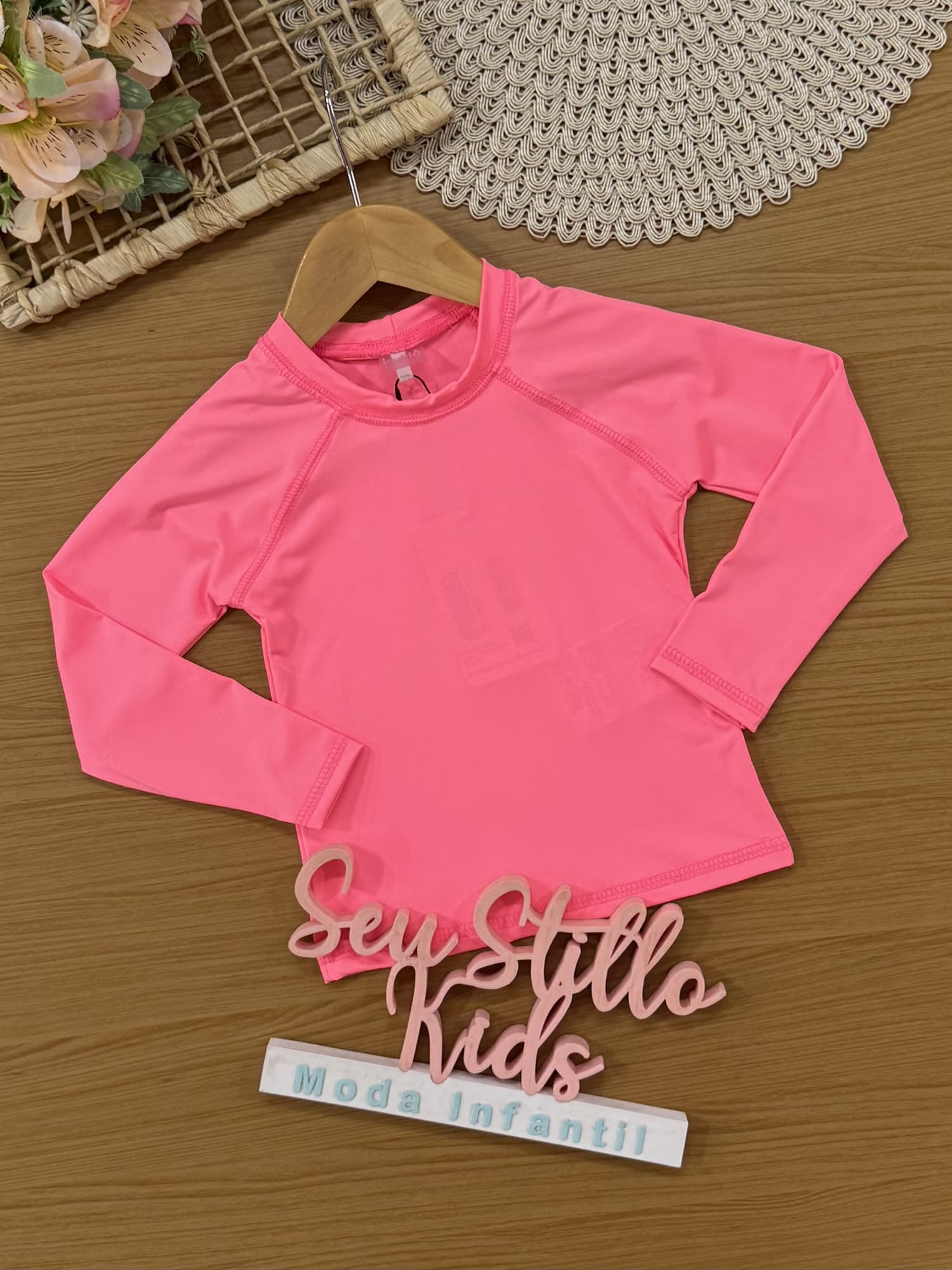 Blusa Infantil Manga Longa com Proteção Solar Kukiê Verão Rosa Neon