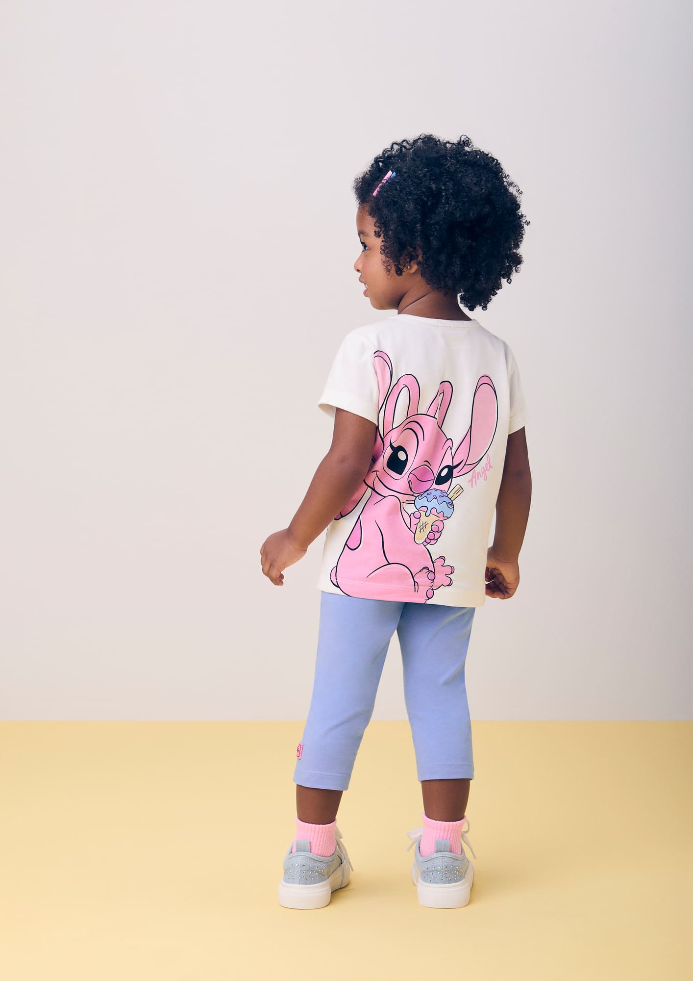 Conjunto Infantil Momi Verão com Shorts Ciclista Azul e Blusa Branca Angel e Stitch Disney