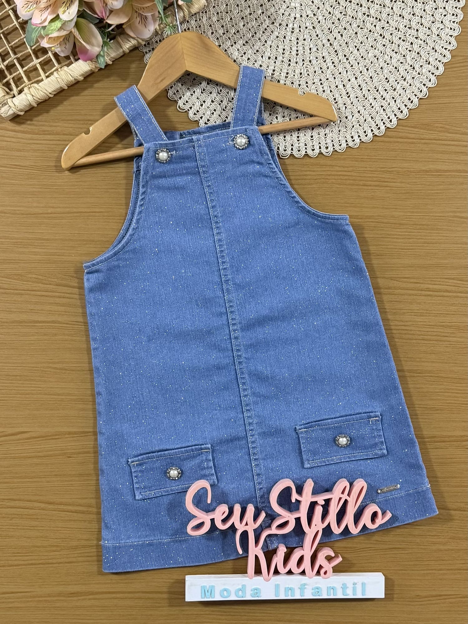 Salopete Infantil Animê Jeans com Brilho