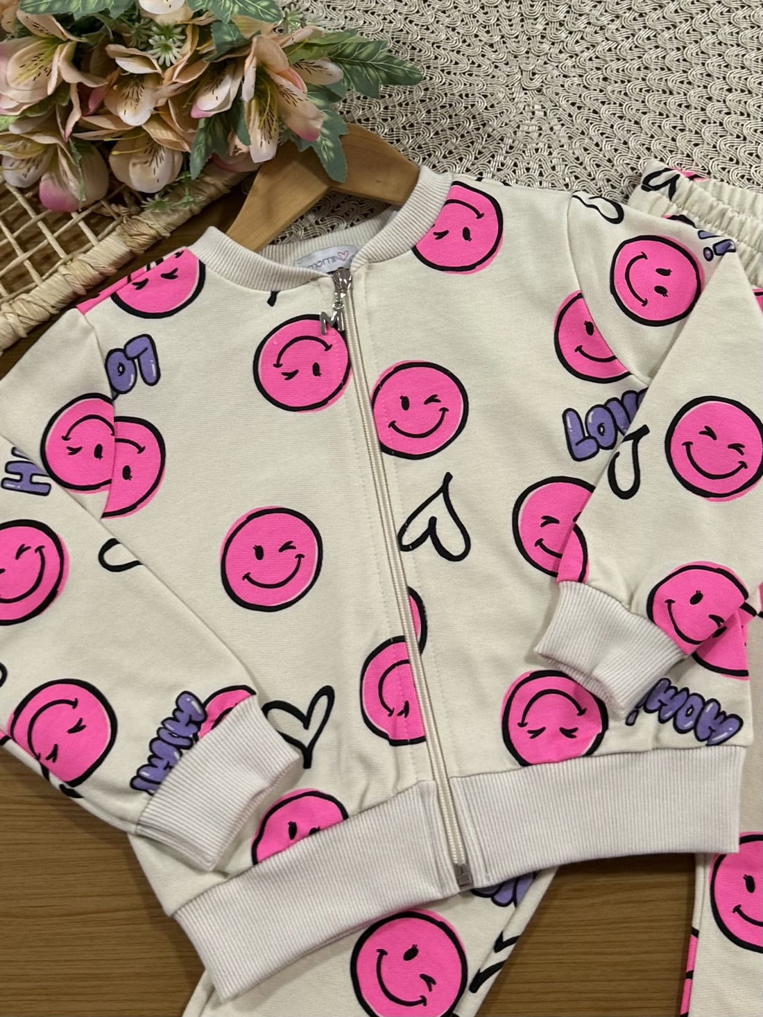 Conjunto Infantil Momi Inverno com Calça e Jaqueta Bege Emoji