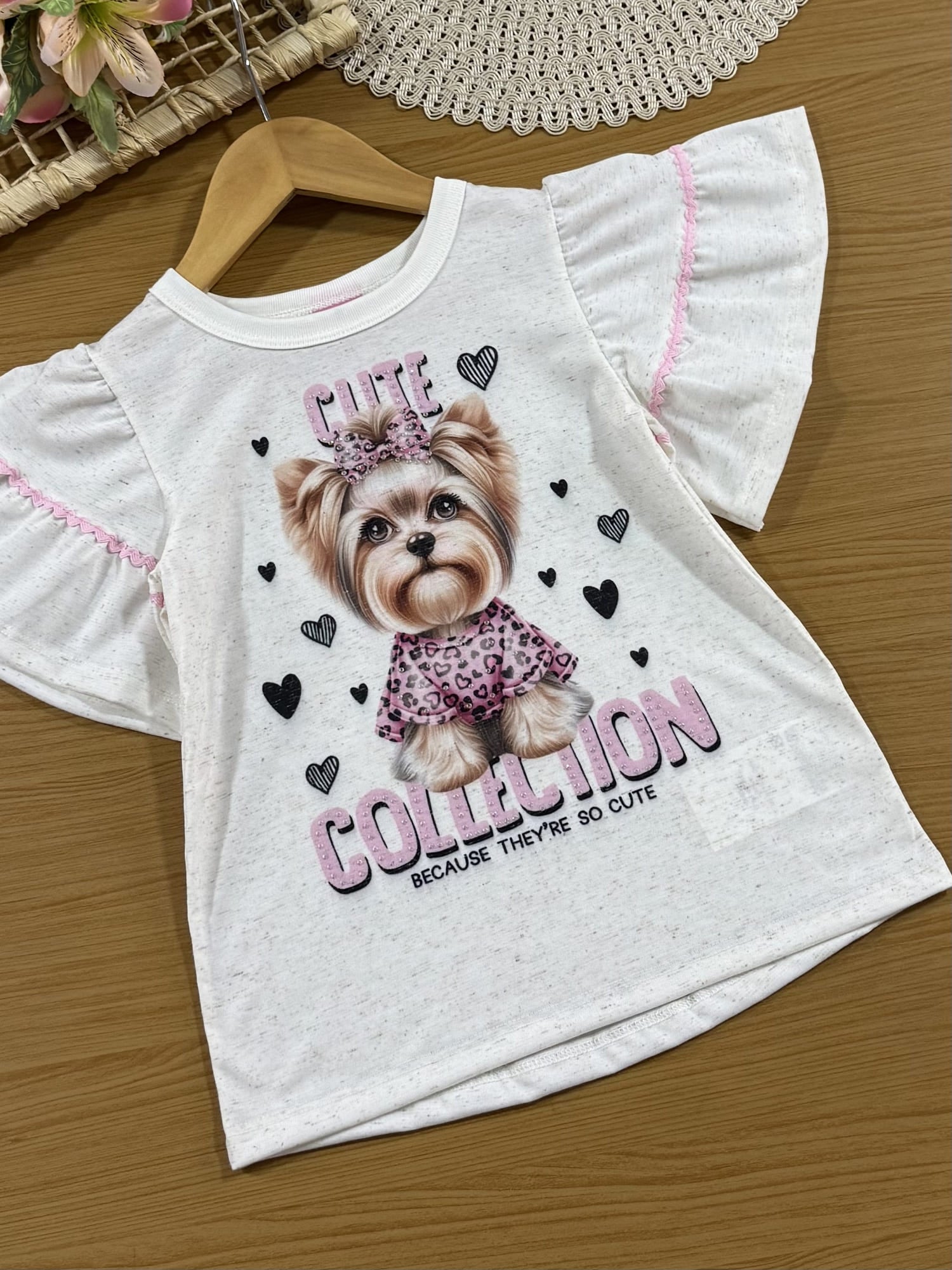 Conjunto Infantil Cinti Verão com Shorts Ciclista Preto e Blusa Off White Cachorrinha